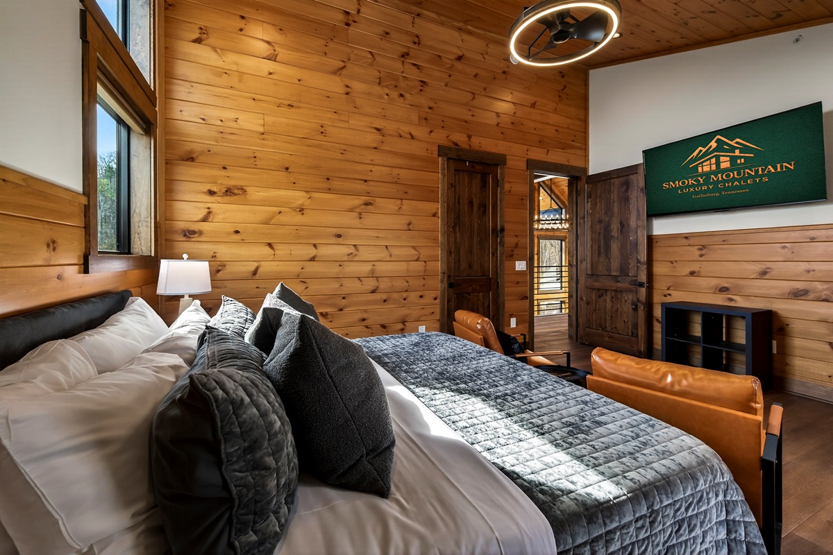Private King Suite Retreat- on its own private wing of the home, this spacious king master bedroom features vaulted ceilings & beautiful Smoky Mountain views. Relax in the en-suite spa bathroom with a XL soaking tub, with the home gym just steps away.