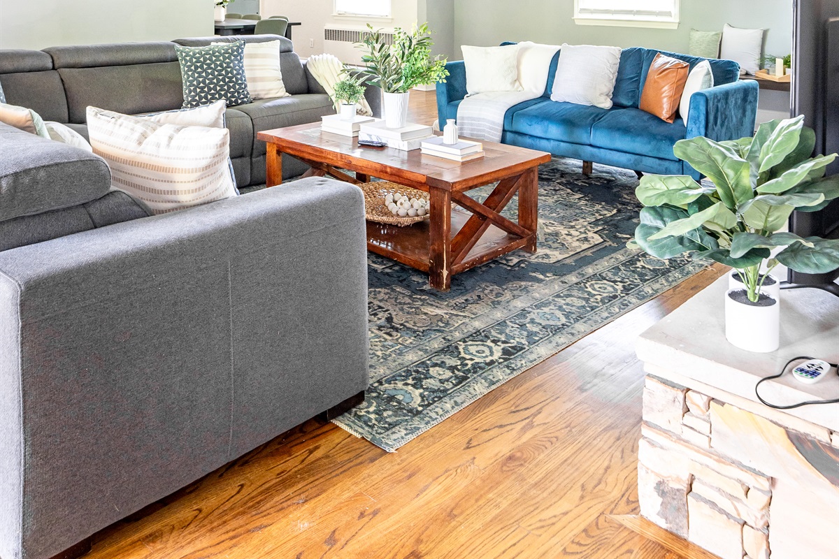 Spacious living room with vaulted ceilings, game table, TV