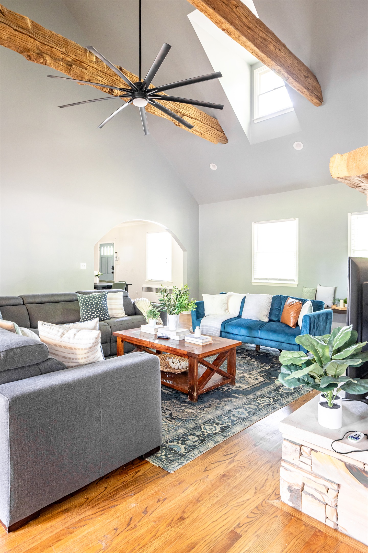 Spacious living room with vaulted ceilings, game table, TV