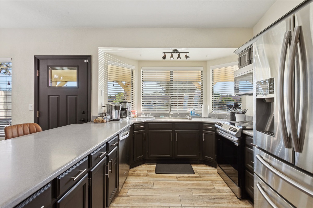 Lakefront Oasis w/ Pool & Hot Tub · Garden Lakes | 3 Bed 2 Bath — Lakefront Oasis w/ Pool & Hot Tub | 3b • 2bth, Avondale, Arizona — photo 17