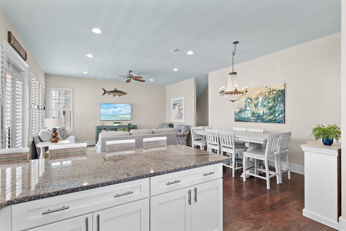 Gather around the spacious dining table and fully equipped kitchen, perfect for relaxed meals and memorable evenings.