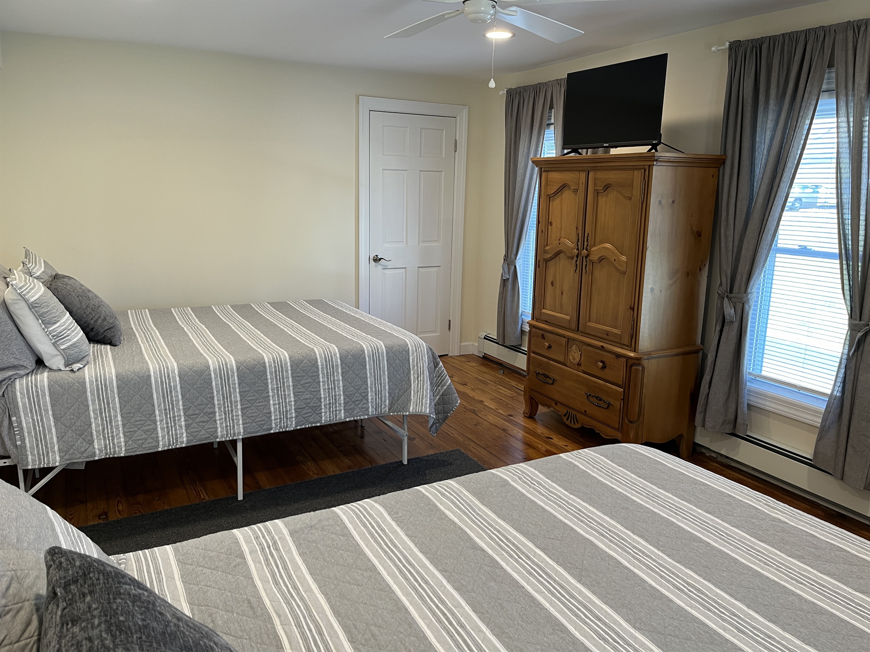 2 Queen bedroom with SmartTV