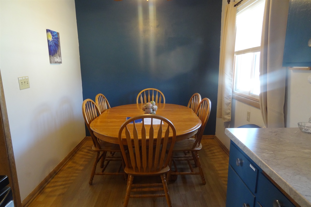 Dining Room. Seating for 6. 