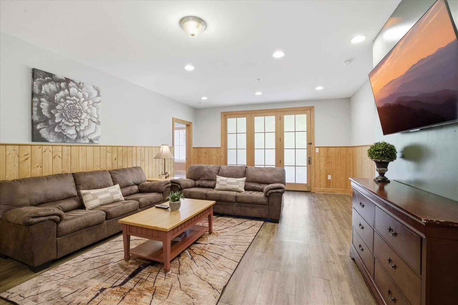 This space draws everyone in naturally—whether it’s quiet conversations, movie nights, or simply being together, it’s designed to keep your group connected and comfortable.