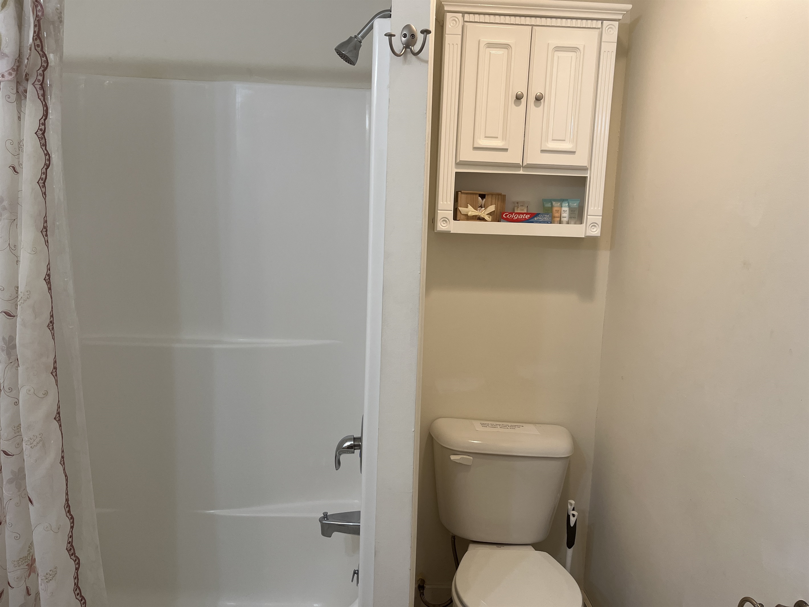 1st floor bath with tub/shower