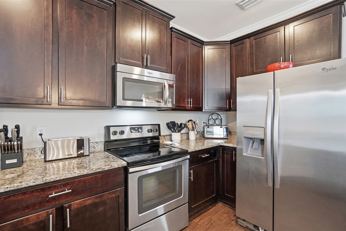 A full kitchen for any cooking needs