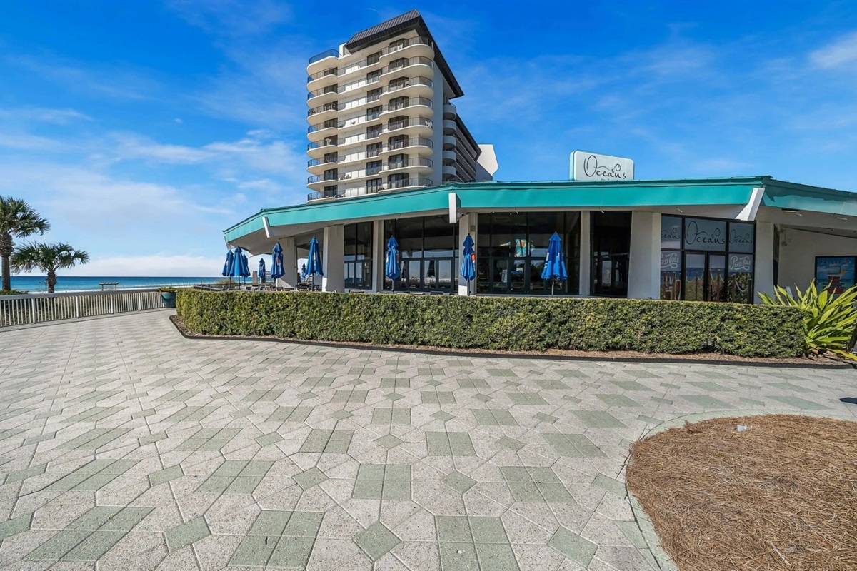 Oceans Restaurant serving breakfast, lunch and dinner right on resort property