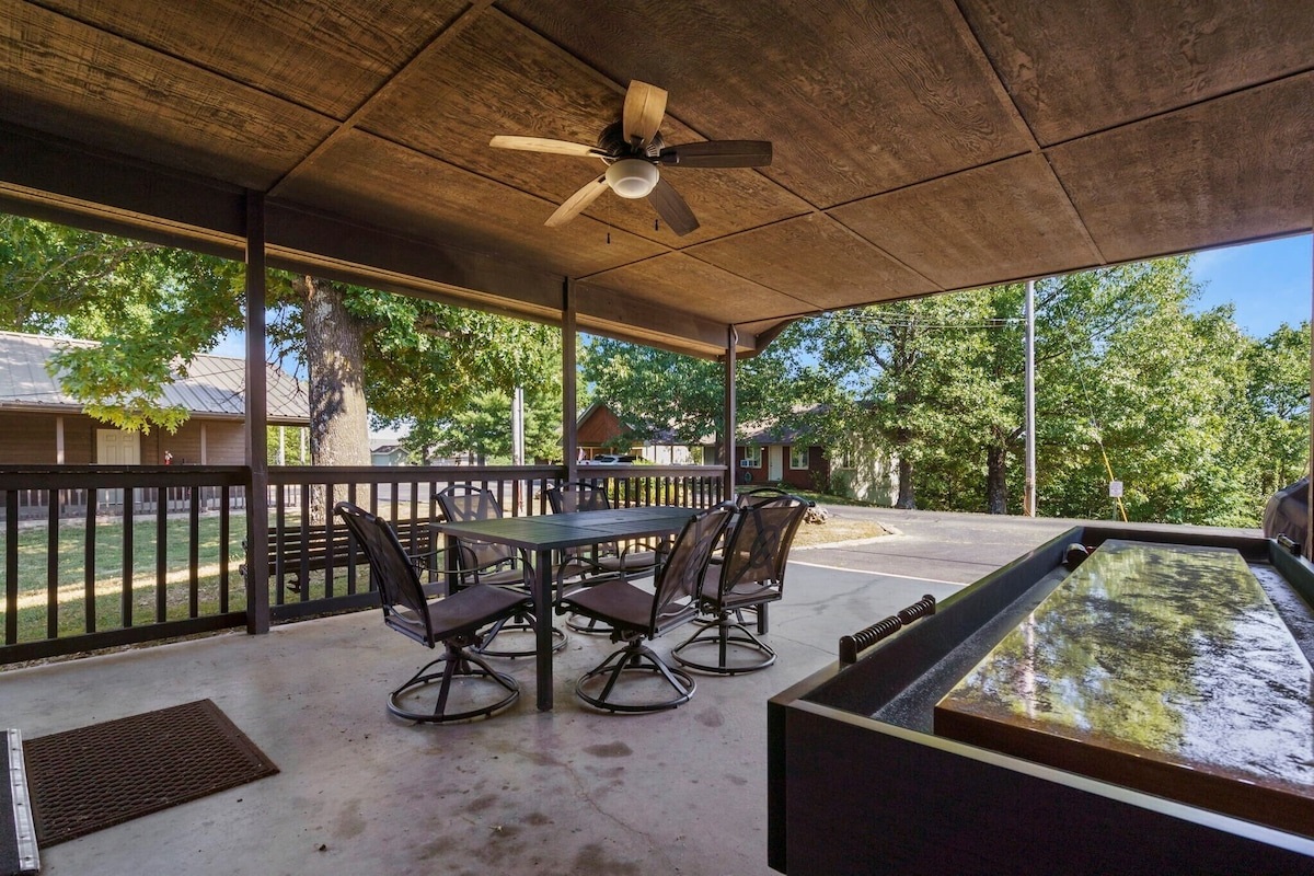 Branson HideAway nice shady carport with table and sand shuffleboard