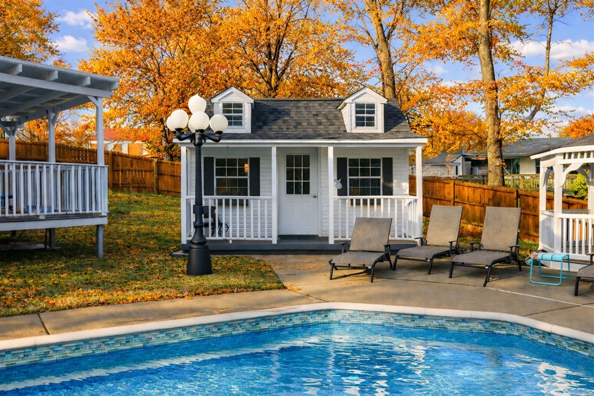 Pool House features a 5th Bathroom (closed in winter due to freezing pipes)