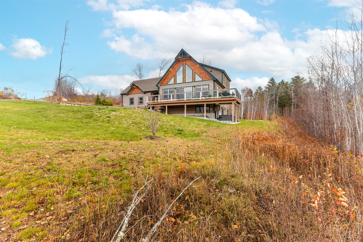 Take in the full beauty of Caribou Mountain Lodge from the outside.