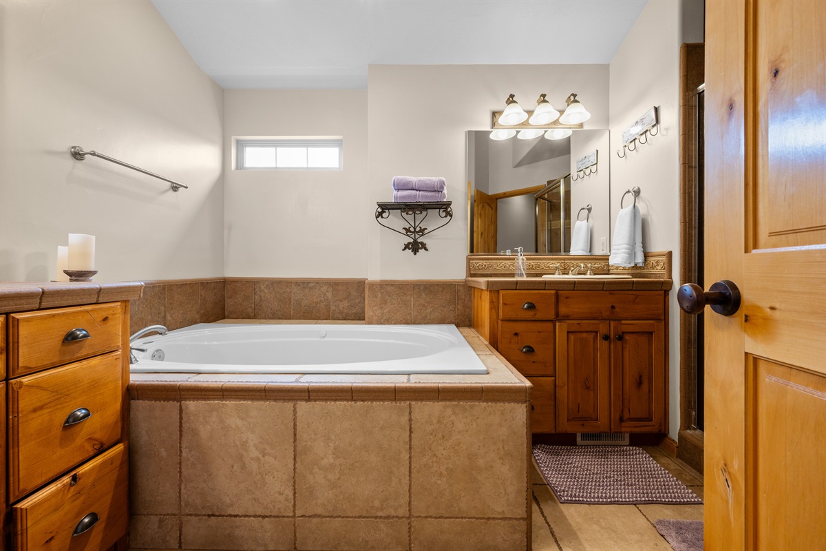 End your day with a relaxing soak and peaceful surroundings.