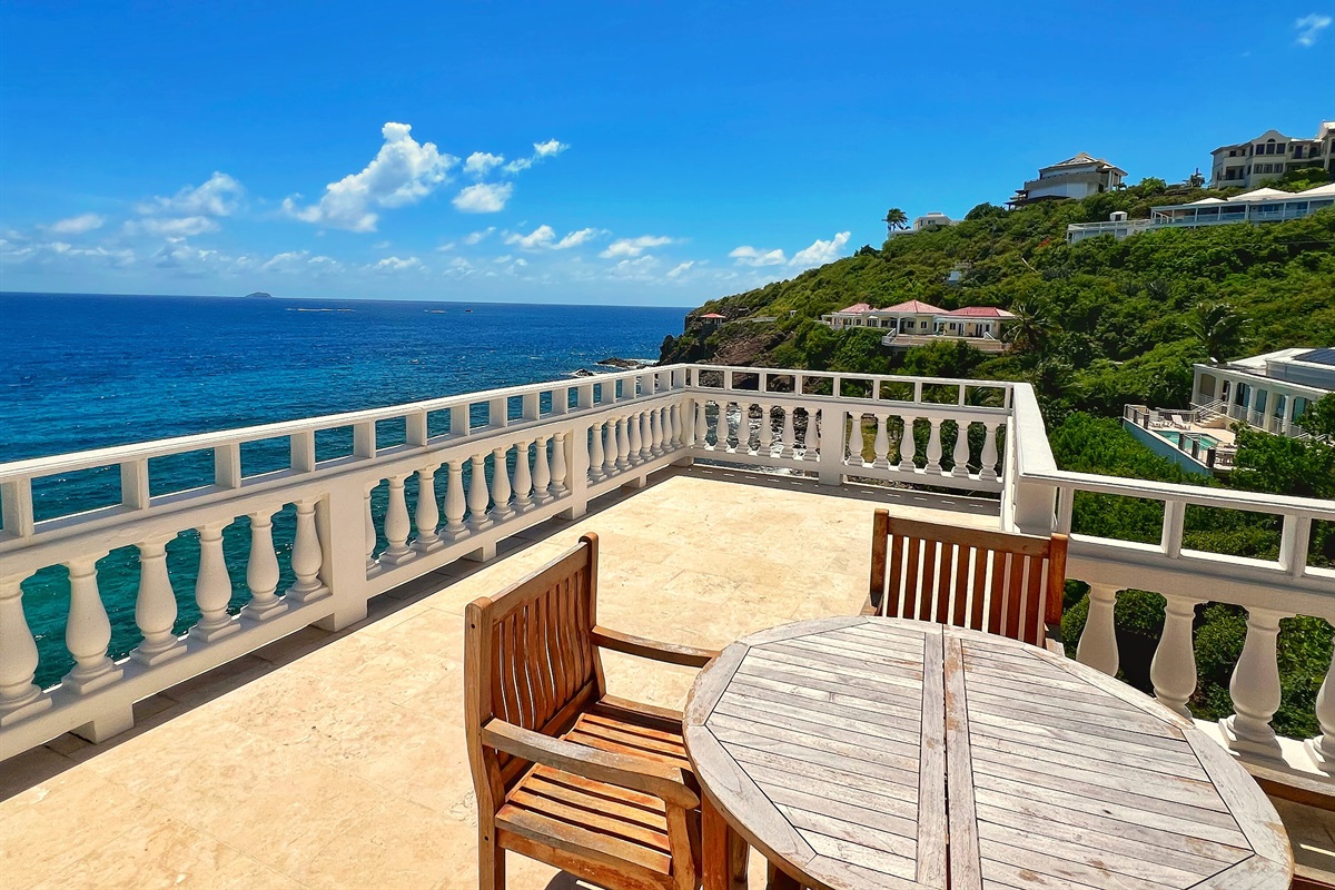 Dine al fresco with sweeping views and soft ocean breezes.