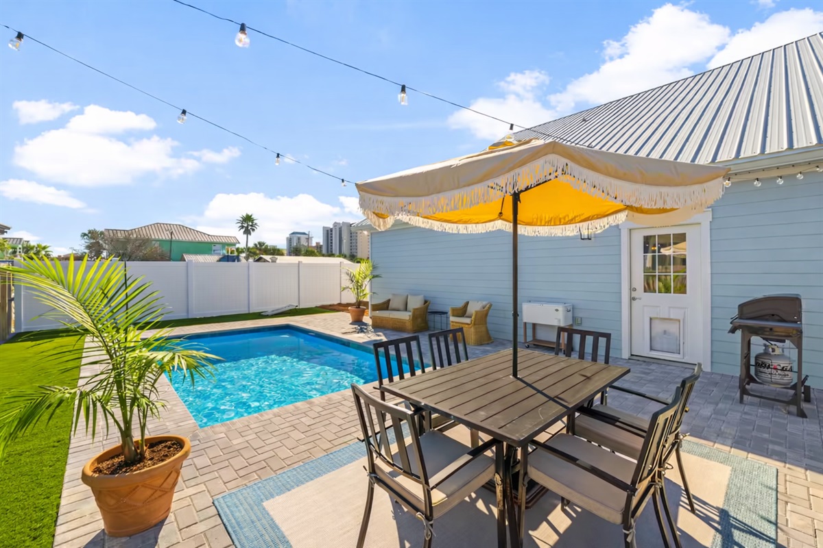 Dining table by private pool