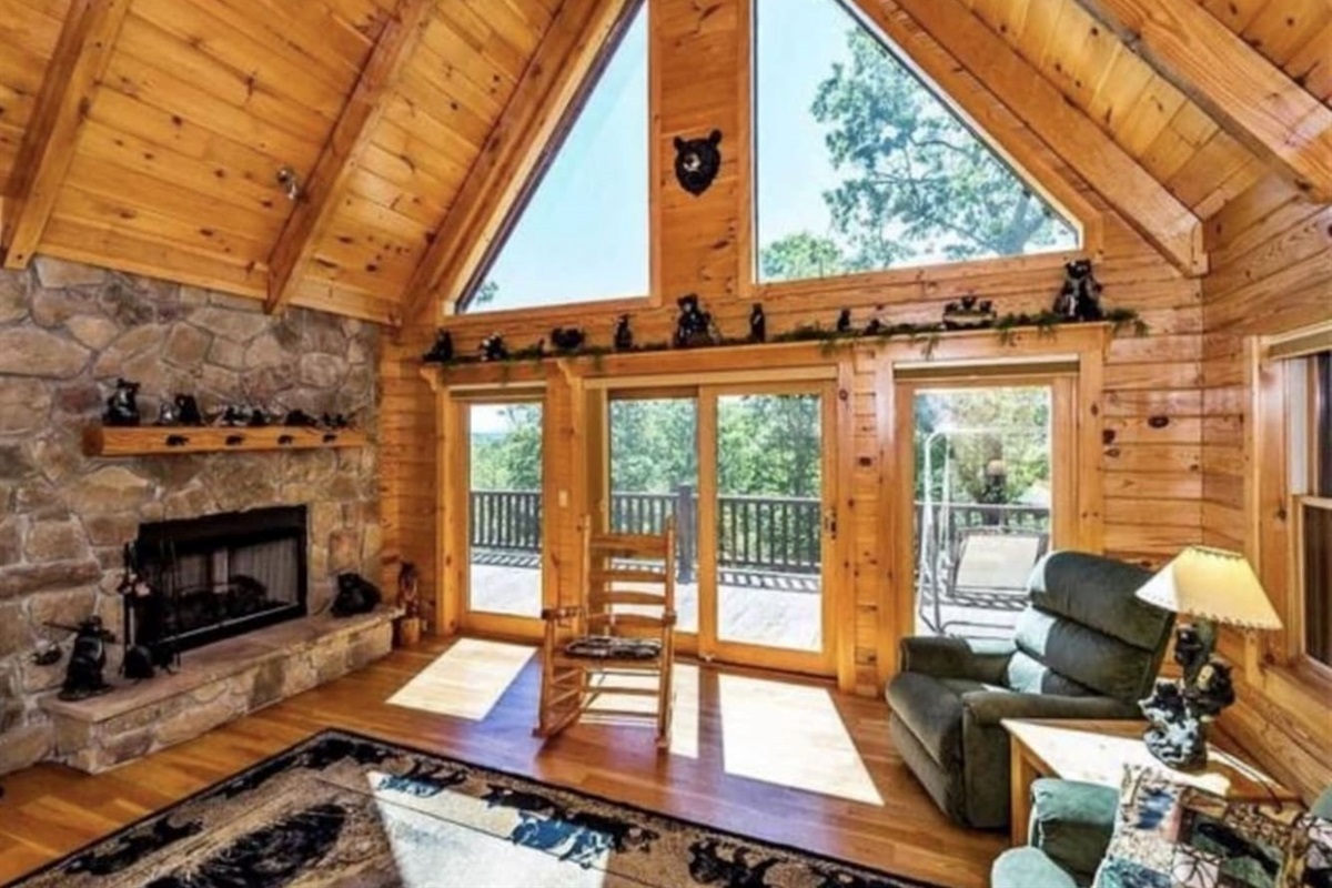 Open and spacious main area of the cabin