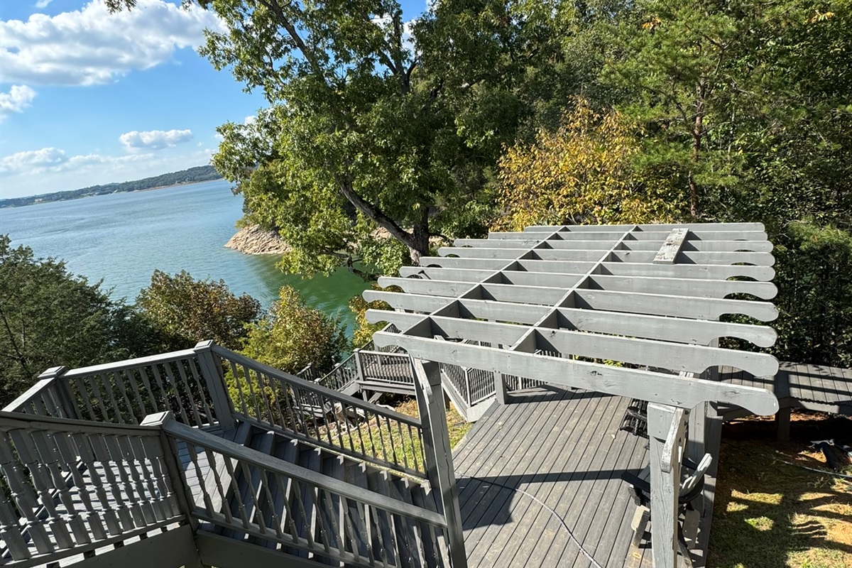 steps to 2nd lower back deck