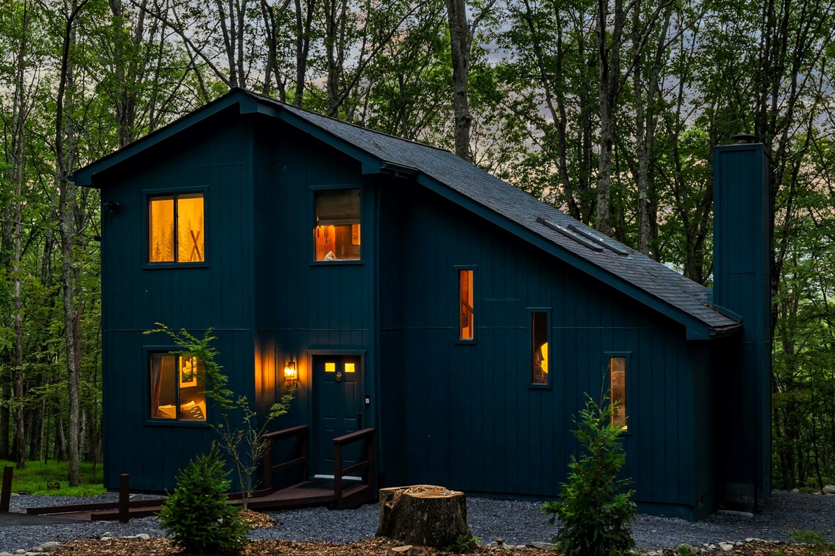 Front view of Hilltop Chalet