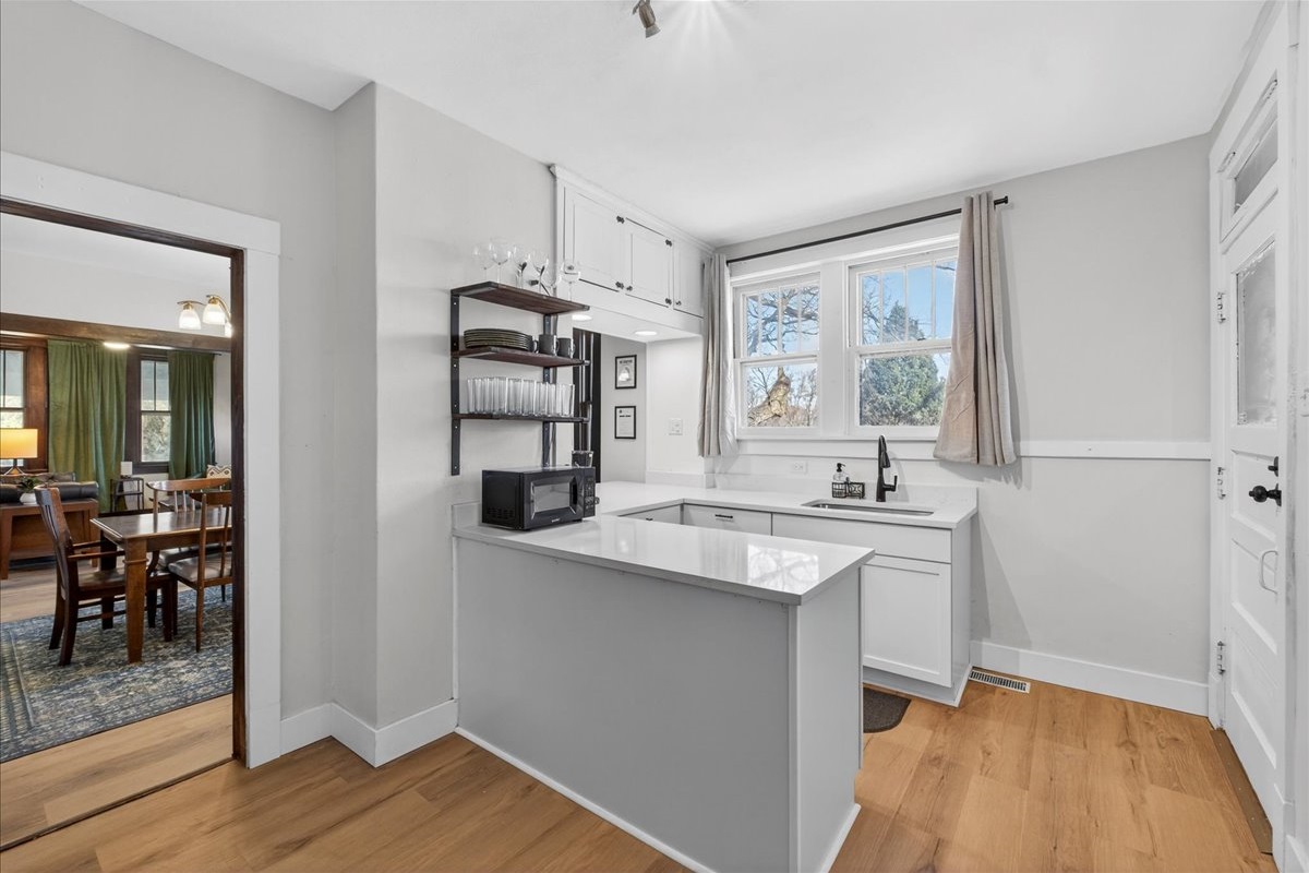 Kitchen is great, whether you're cooking a multi-course meal or just reheating leftovers.