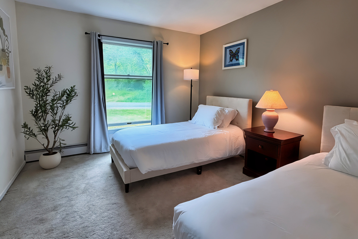 2nd Floor twin bedroom