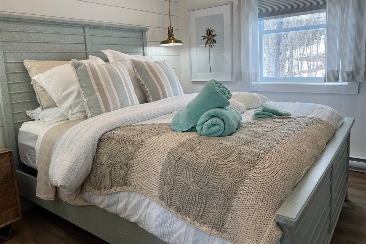 Luxuries Queen Size bed