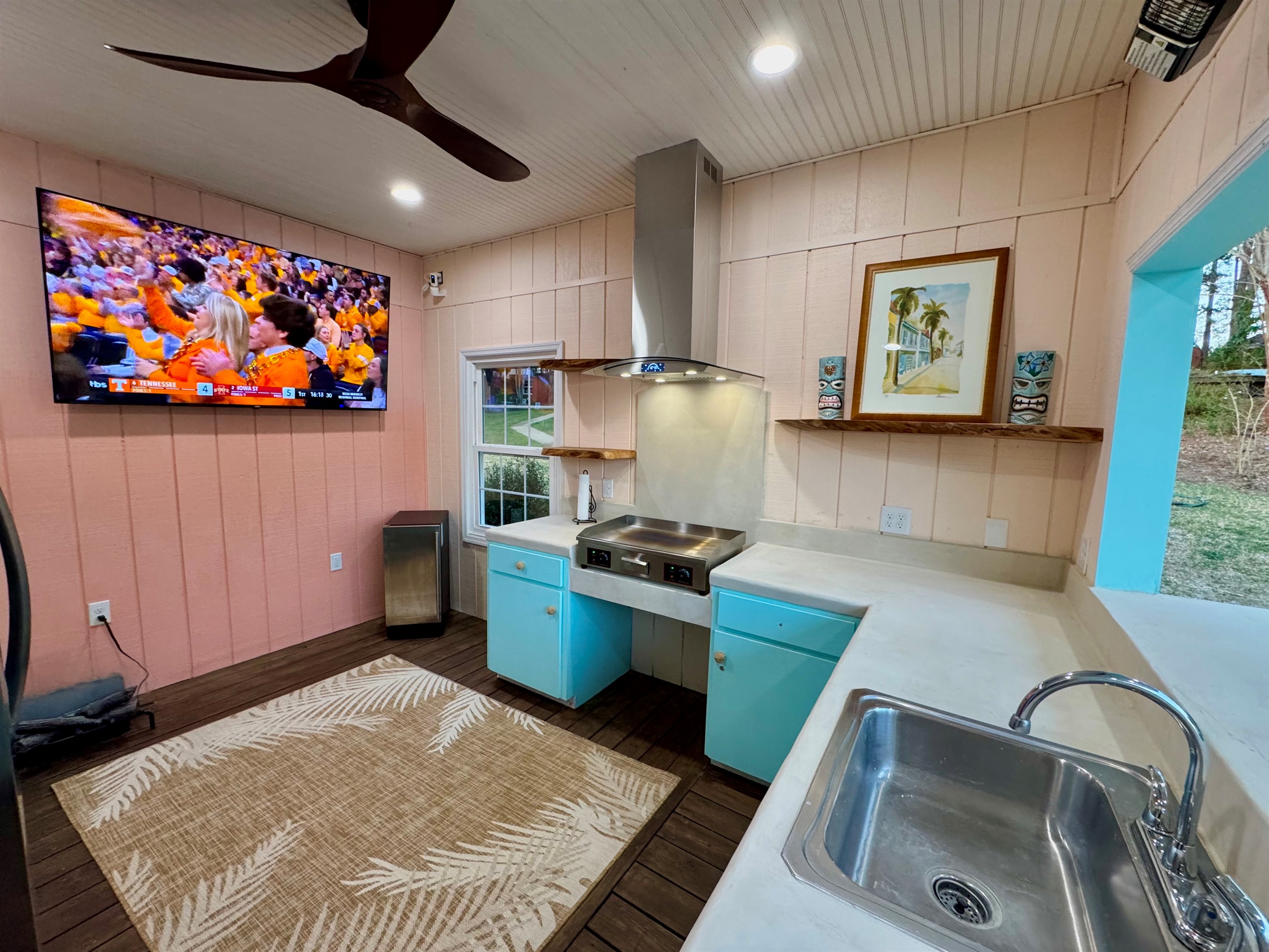 Fully functional exhaust range hood.
