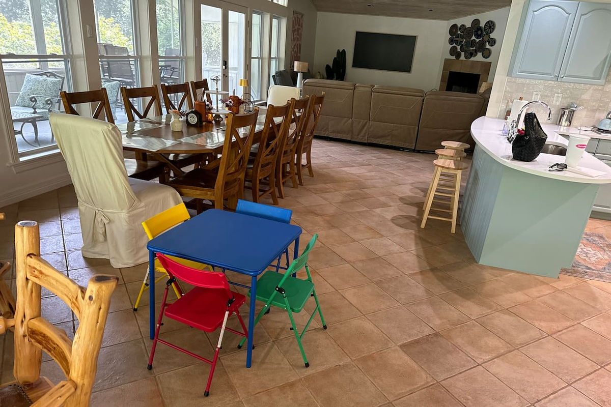 kids table and chairs available for all renters