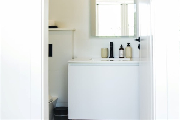 Master bedroom’s en-suite bathroom - stocked with premium toiletries from local artisan Neem Avenue, including shampoo, conditioner, and body wash.