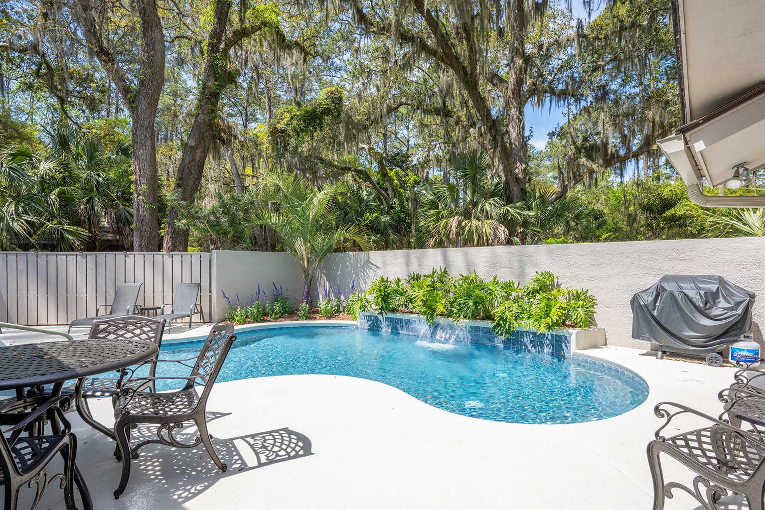 Pool gets lots of sun mid morning to late afternoon