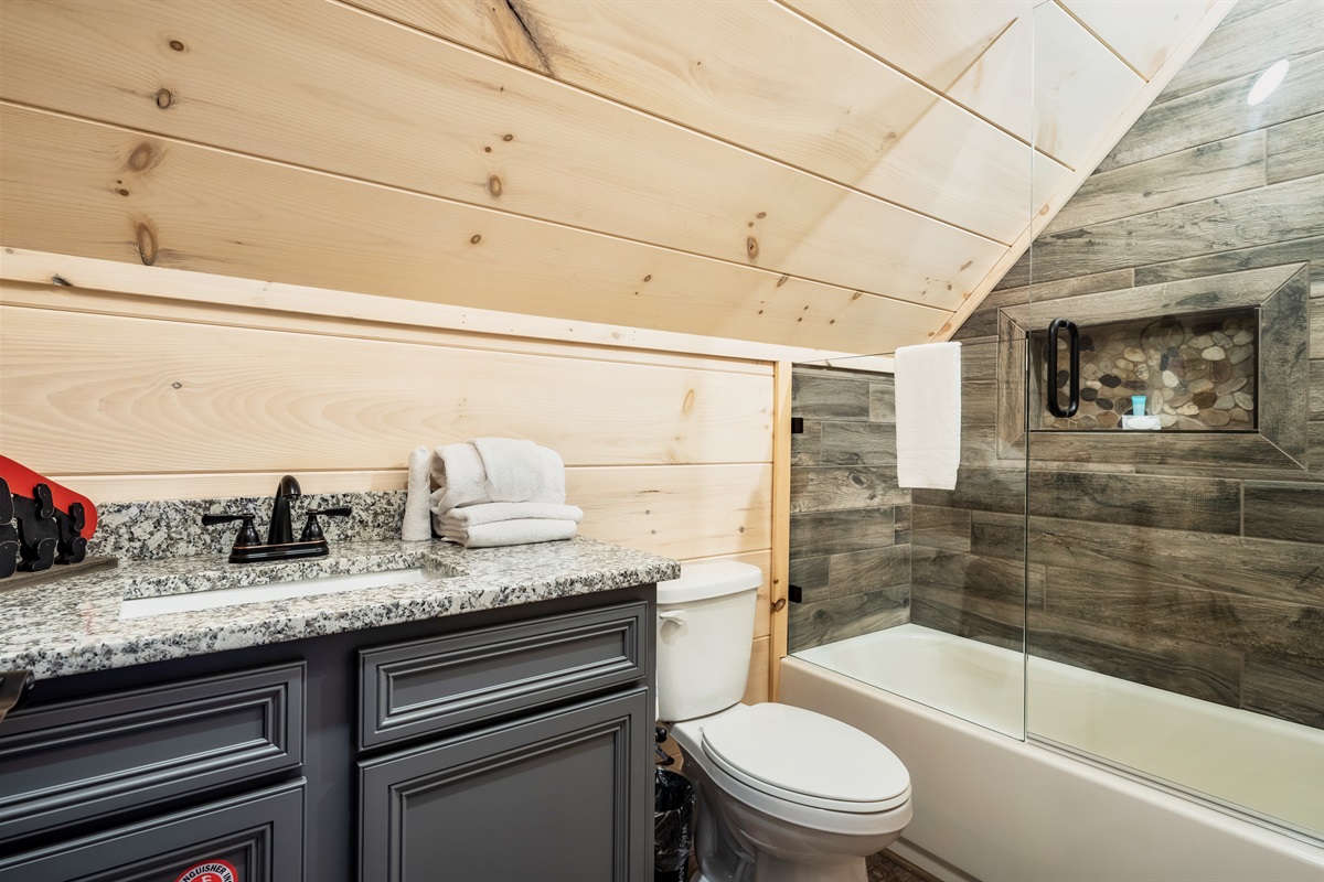 Third en suite bathroom with tub and shower combo