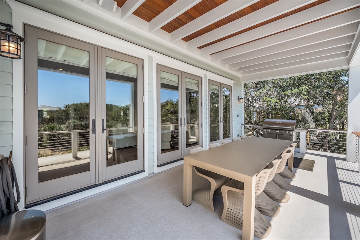 Outdoor dining & grill Shore Thing | 4001 Palm Blvd | Isle of Palms, SC | IOP Escapes