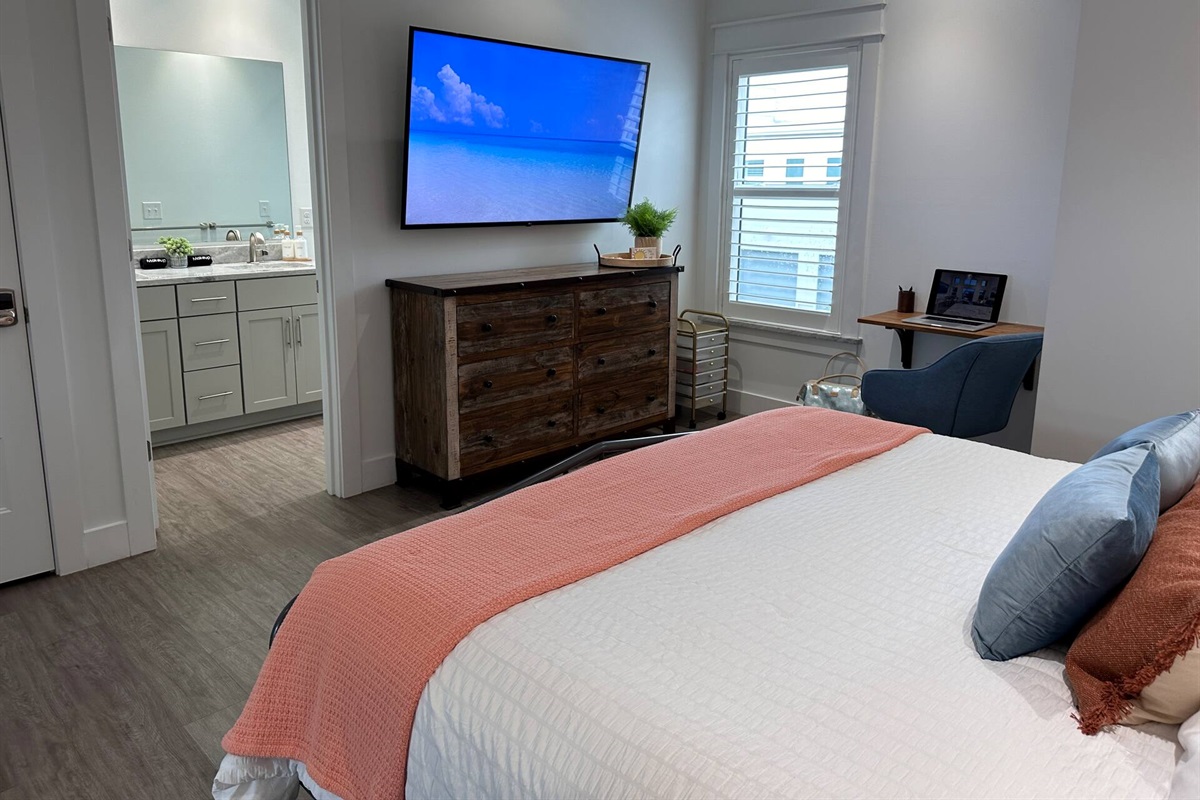 Master's King Bedroom