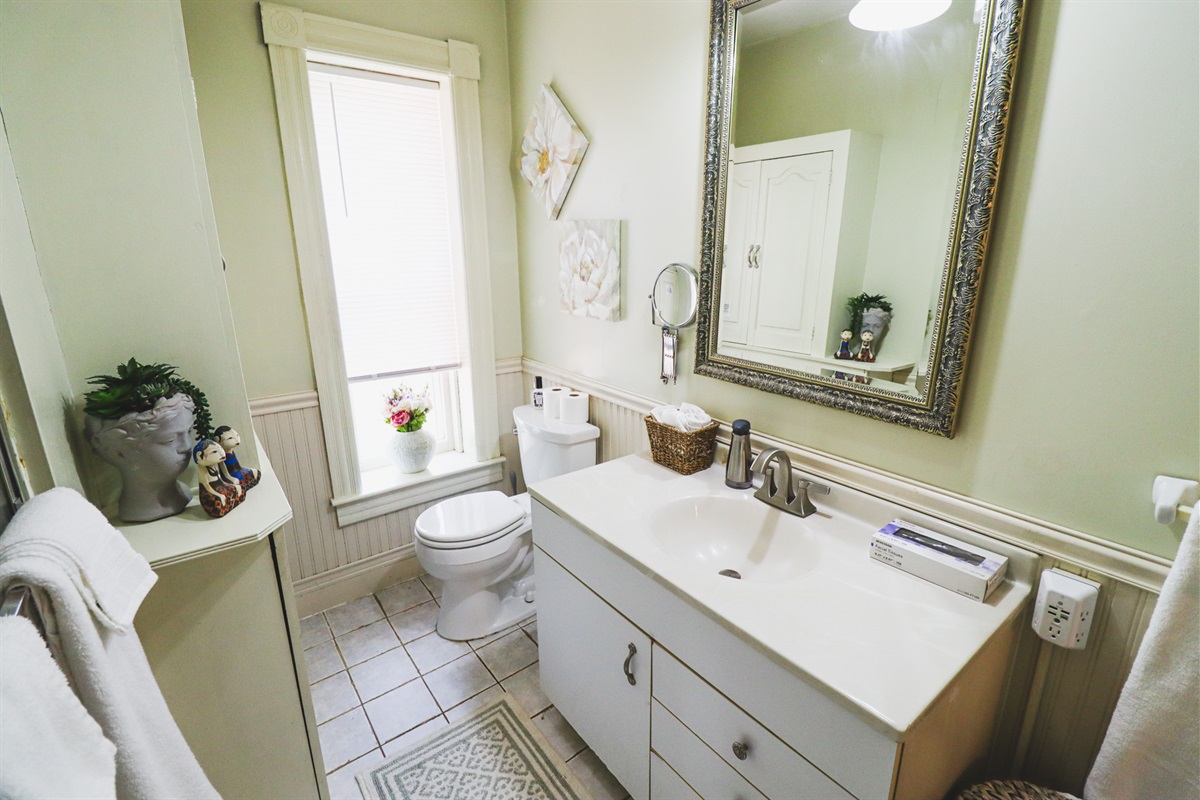 Full bathroom with all essentials