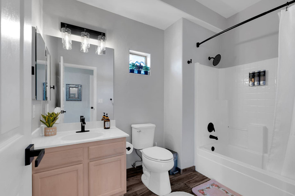 Full bathroom with shower/bathtub, shampoo/conditioner/body wash included
