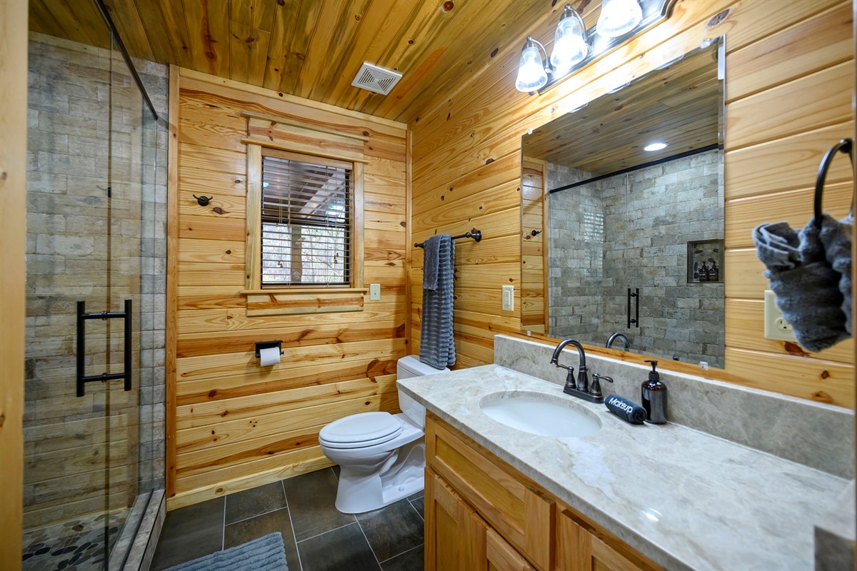 Private bath from 2nd king suite