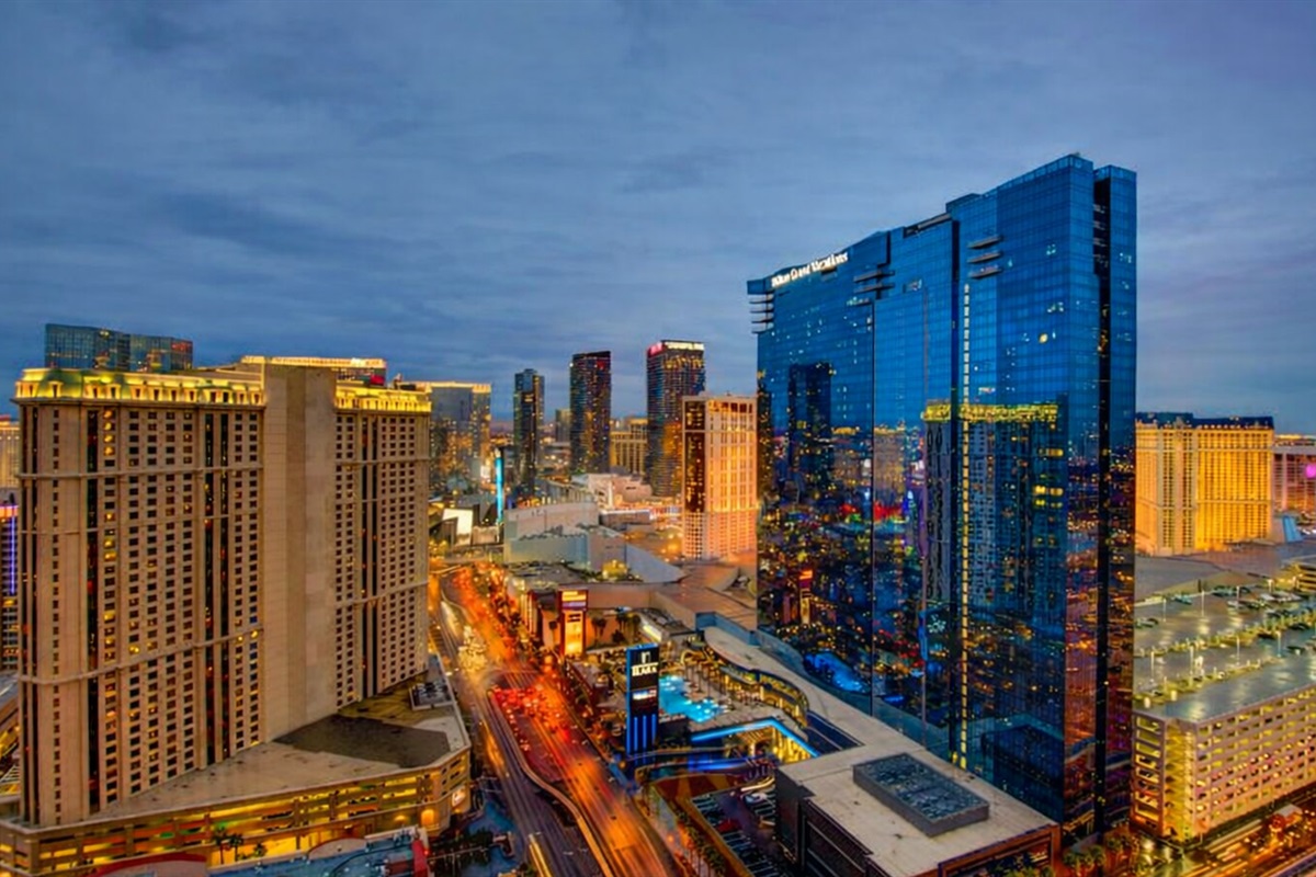 Your Exclusive Strip View 🚀 - Watch Vegas Come Alive!