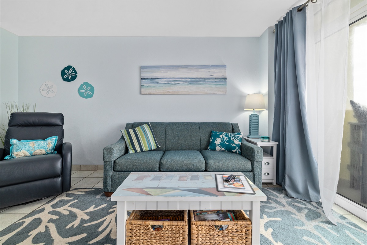 When it’s time to turn in, the couch easily converts into a comfortable sleeper sofa, adding flexible sleeping space for families or extra guests without sacrificing style or comfort.