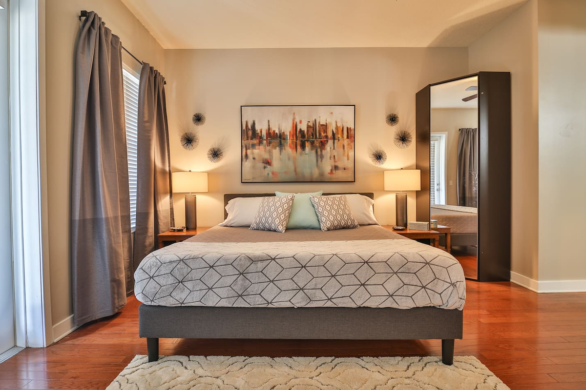 Master bedroom
"This is an amazing gem in Ybor. Trey and Erin are amazing..the house is clean and is the perfect home away from home. Their neighbors are amazing too..The location is within walking distance to all the action & is well maintained. "