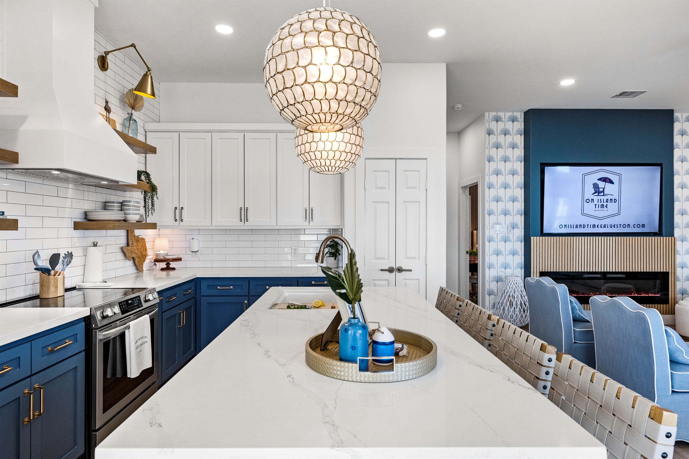 You'll love breakfast at the bar!