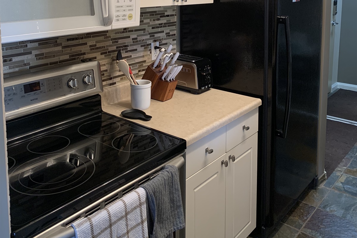 Full kitchen with all the appliances and kitchen tools you will need for a overnight or longer stay.