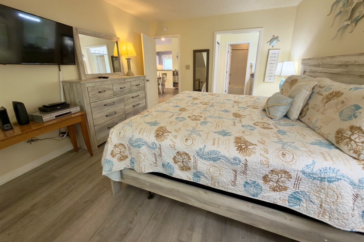 Main Bedroom with King Bed