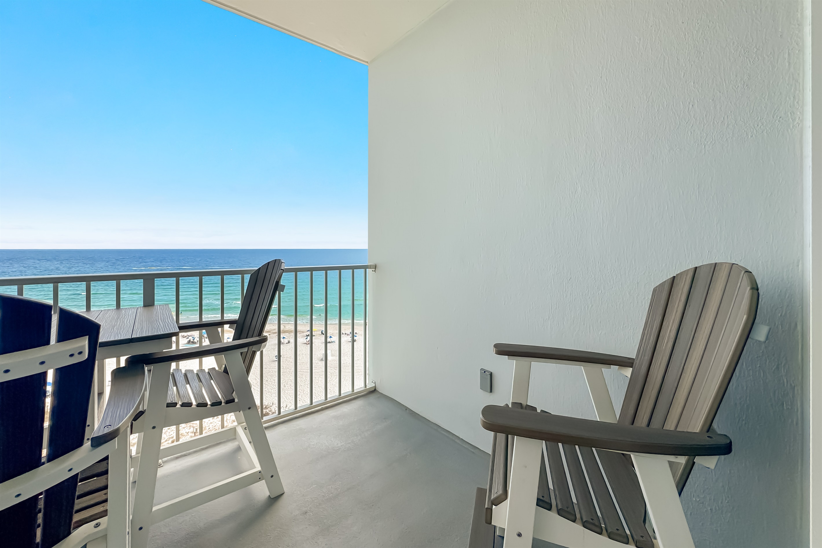Enjoy your morning coffee or evening cocktails with the mesmerizing ocean as your backdrop.  This balcony is the perfect place to unwind.