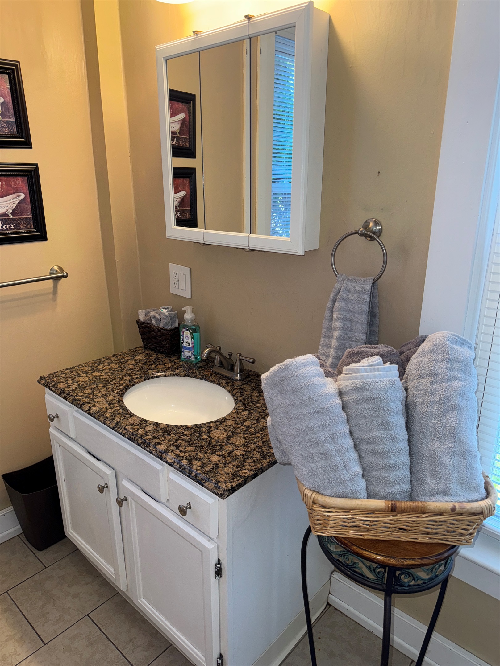 1st floor bathroom #2 with tub/shower