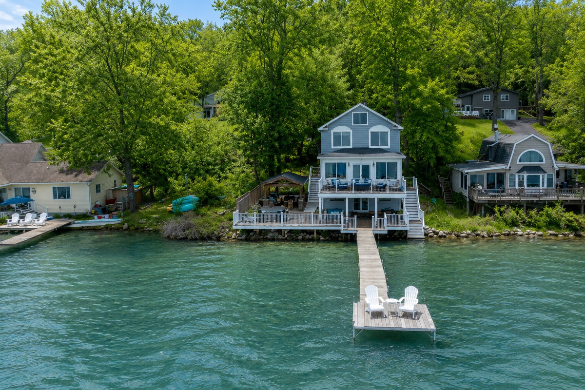 Stunning lakefront home with multi-level decks and a private dock—perfect for sunrise coffees and sunset cocktails 🌅🏡🚤