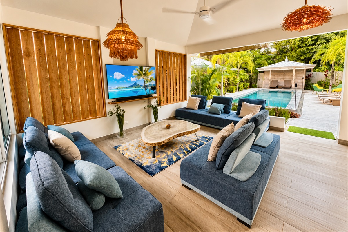Great room with 75 smart tv and theater sound system 