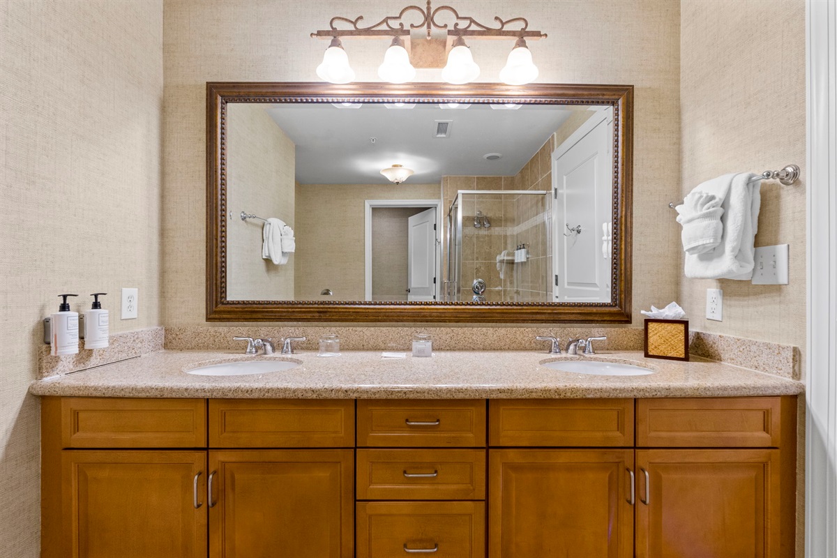 Guest Bathroom with direct access from Guest Bedroom and the Living Room