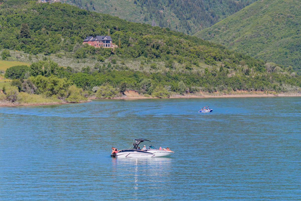Spend your days boating, paddleboarding, fishing, and soaking up the beauty of Pineview Reservoir surrounded by the breathtaking mountains of Ogden Valley.