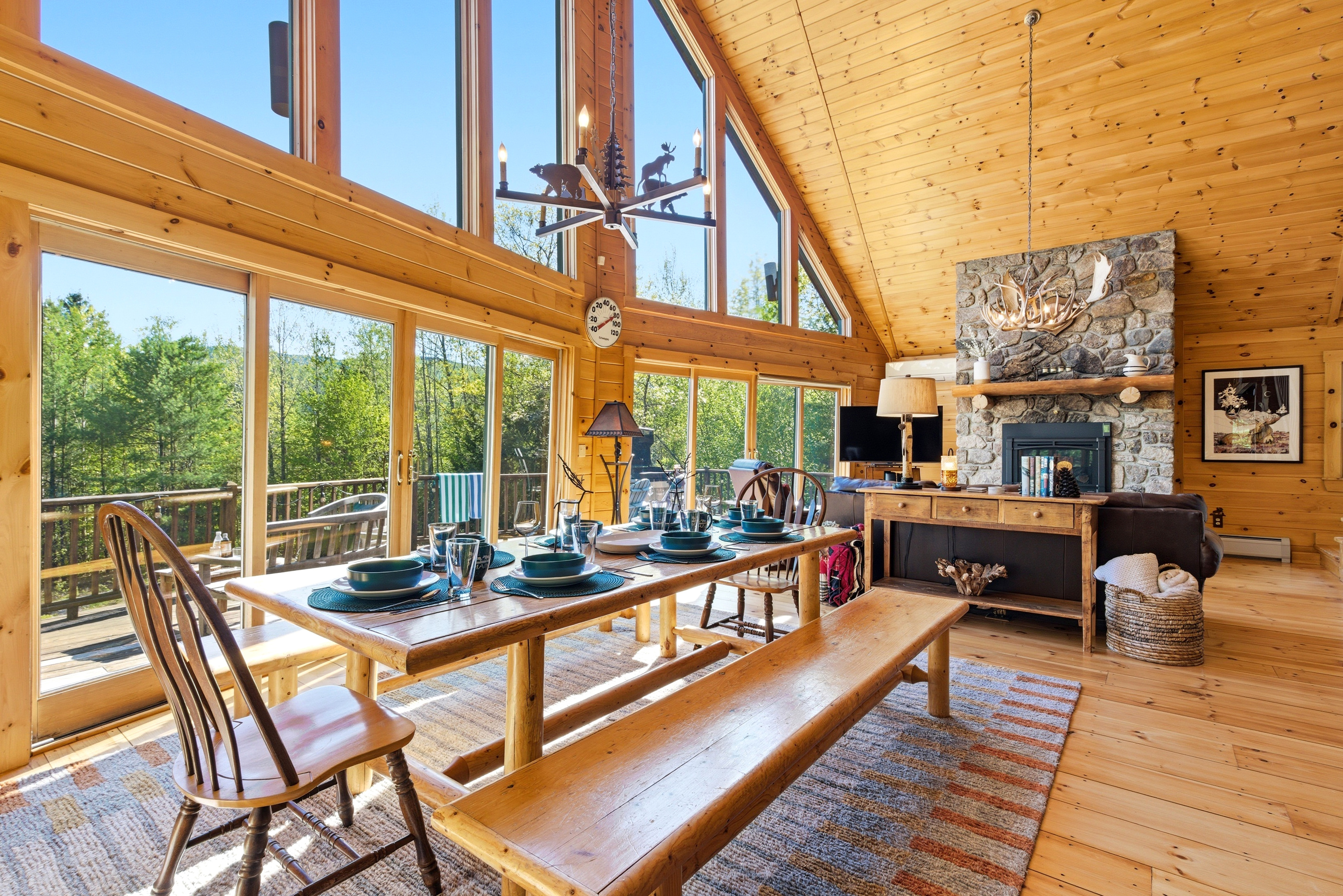 Share meals around the large dining table while enjoying breathtaking scenery through floor-to-ceiling windows.