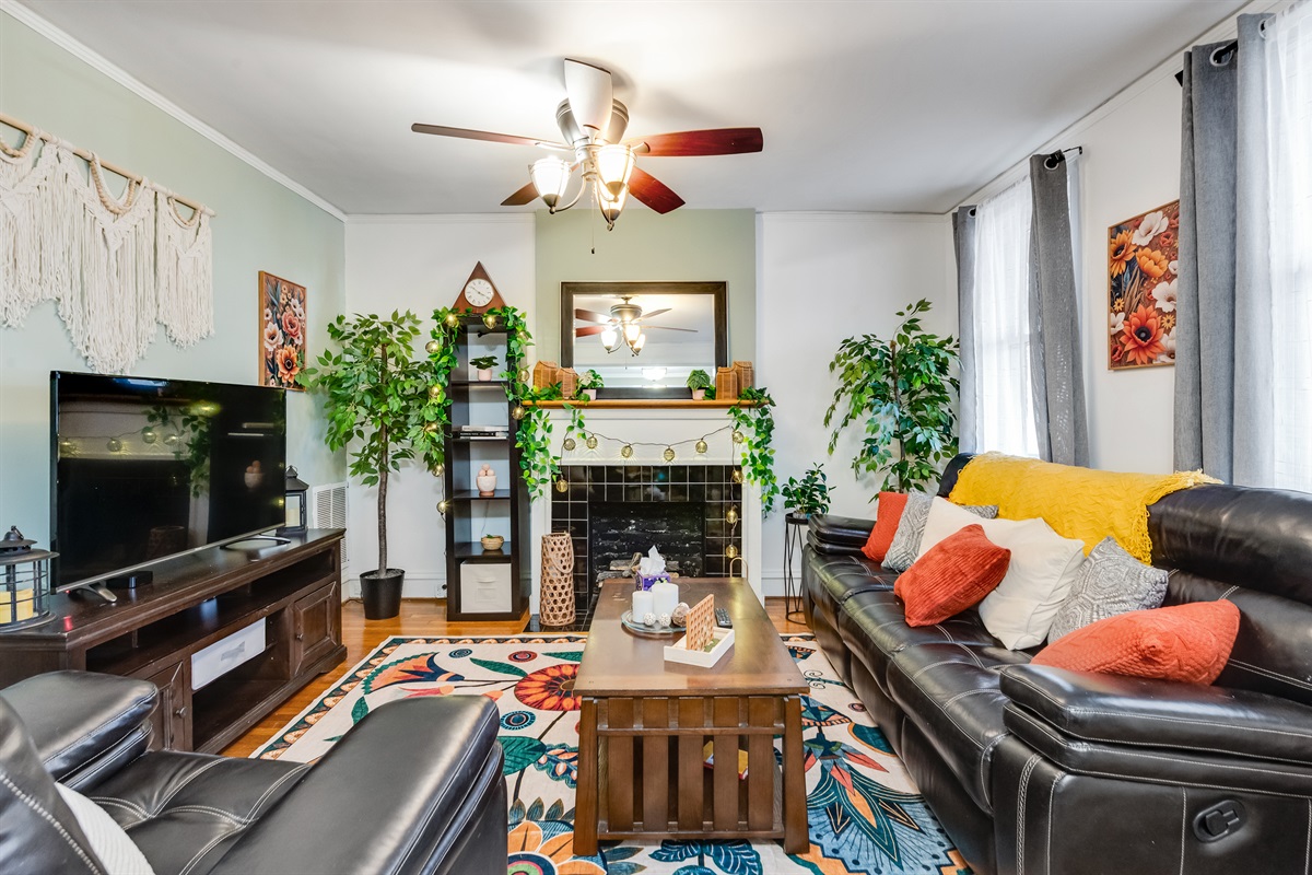 Living Room: Bright and inviting, perfect for relaxation and lively gatherings!