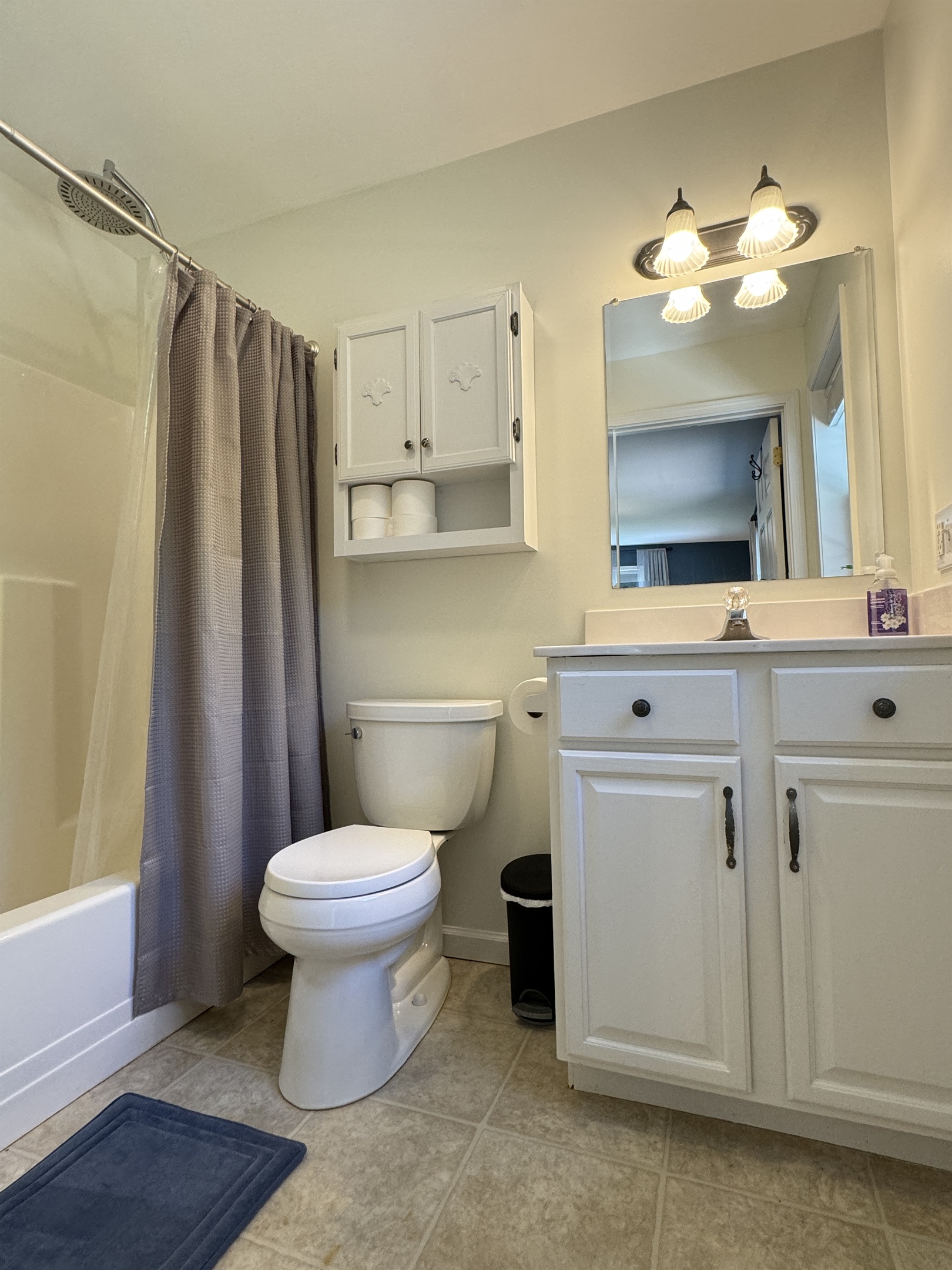 Ensuite bath in King primary bdrm