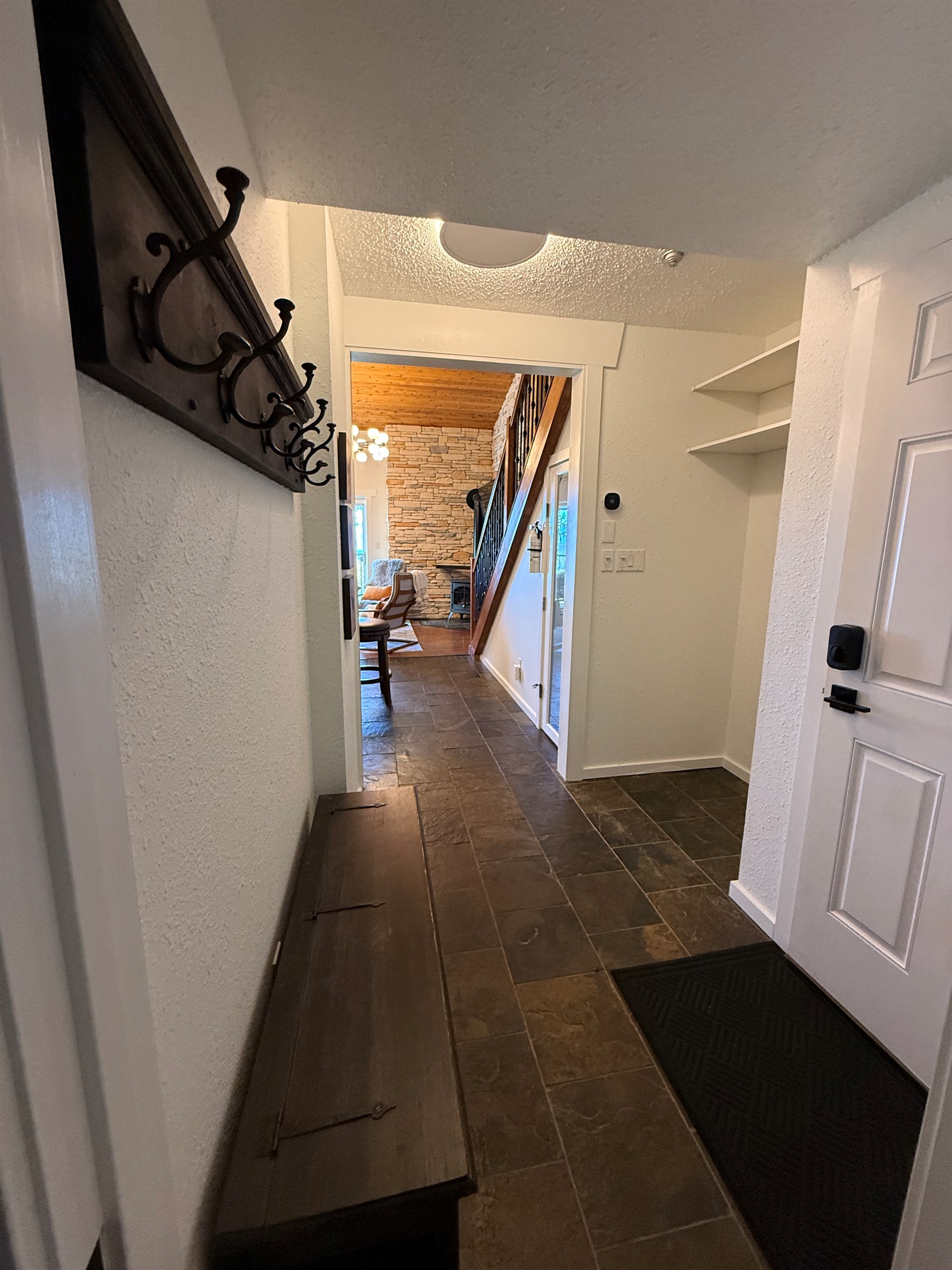 Easy Access Hooks: The open entryway/mudroom offers convenient hooks and bench seating near the front door, making it easy to gear up for a day of adventure on the mountain.