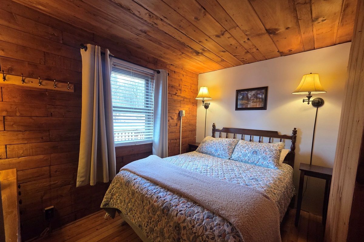 Master bedroom with a Queen-size bed